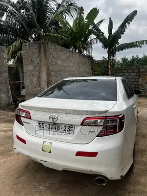 Toyota Camry SE Sport 4dr Sedan w/Prod. End 11/13 (2.5L 4cyl 6A) 2014 White
