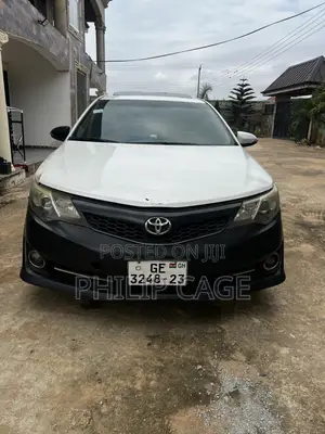 Toyota Camry SE Sport 4dr Sedan w/Prod. End 11/13 (2.5L 4cyl 6A) 2014 White