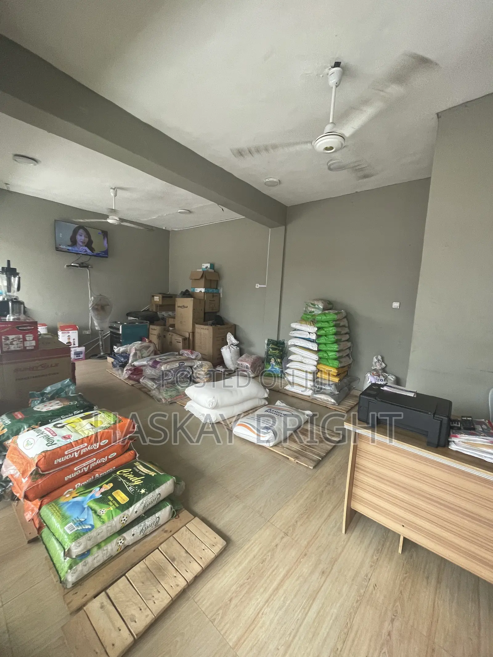 Roadside Shop for Rent at Achimota Mile 7
