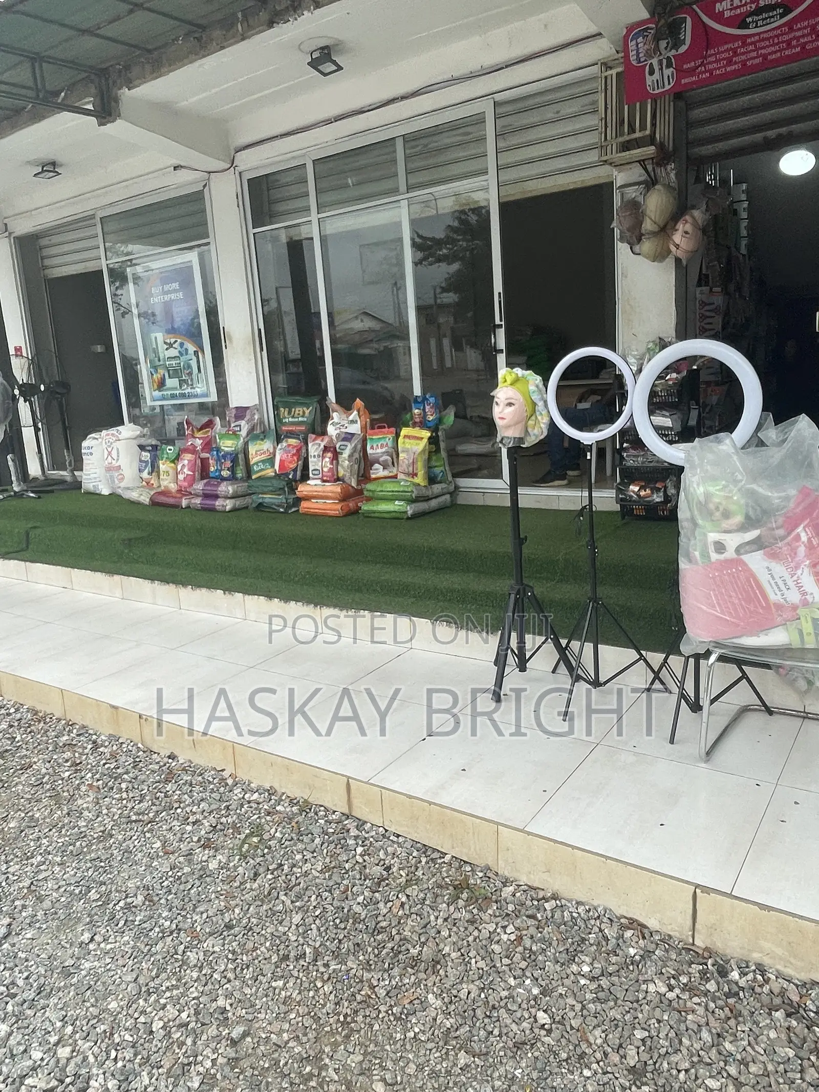 Roadside Shop for Rent at Achimota Mile 7