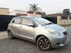 Toyota Vitz 1.0 FWD 3dr 2012 Gray