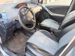 Toyota Vitz 1.0 FWD 3dr 2012 Gray