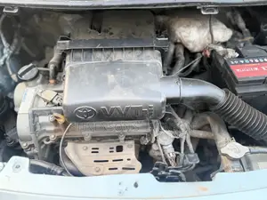 Toyota Vitz 1.0 FWD 3dr 2012 Gray