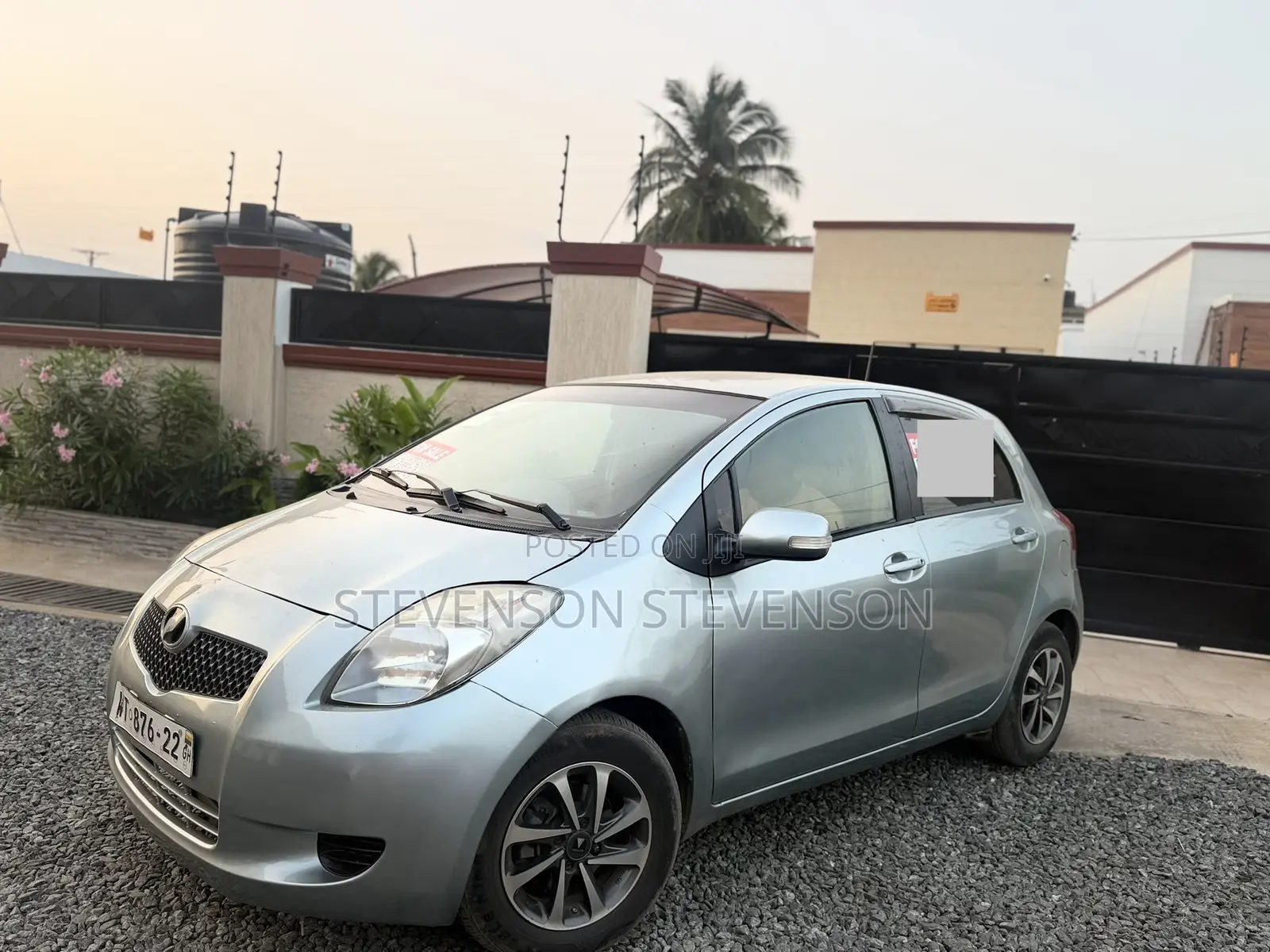 Toyota Vitz 1.0 FWD 3dr 2012 Gray