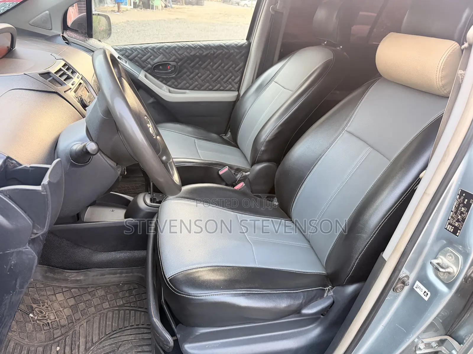 Toyota Vitz 1.0 FWD 3dr 2012 Gray