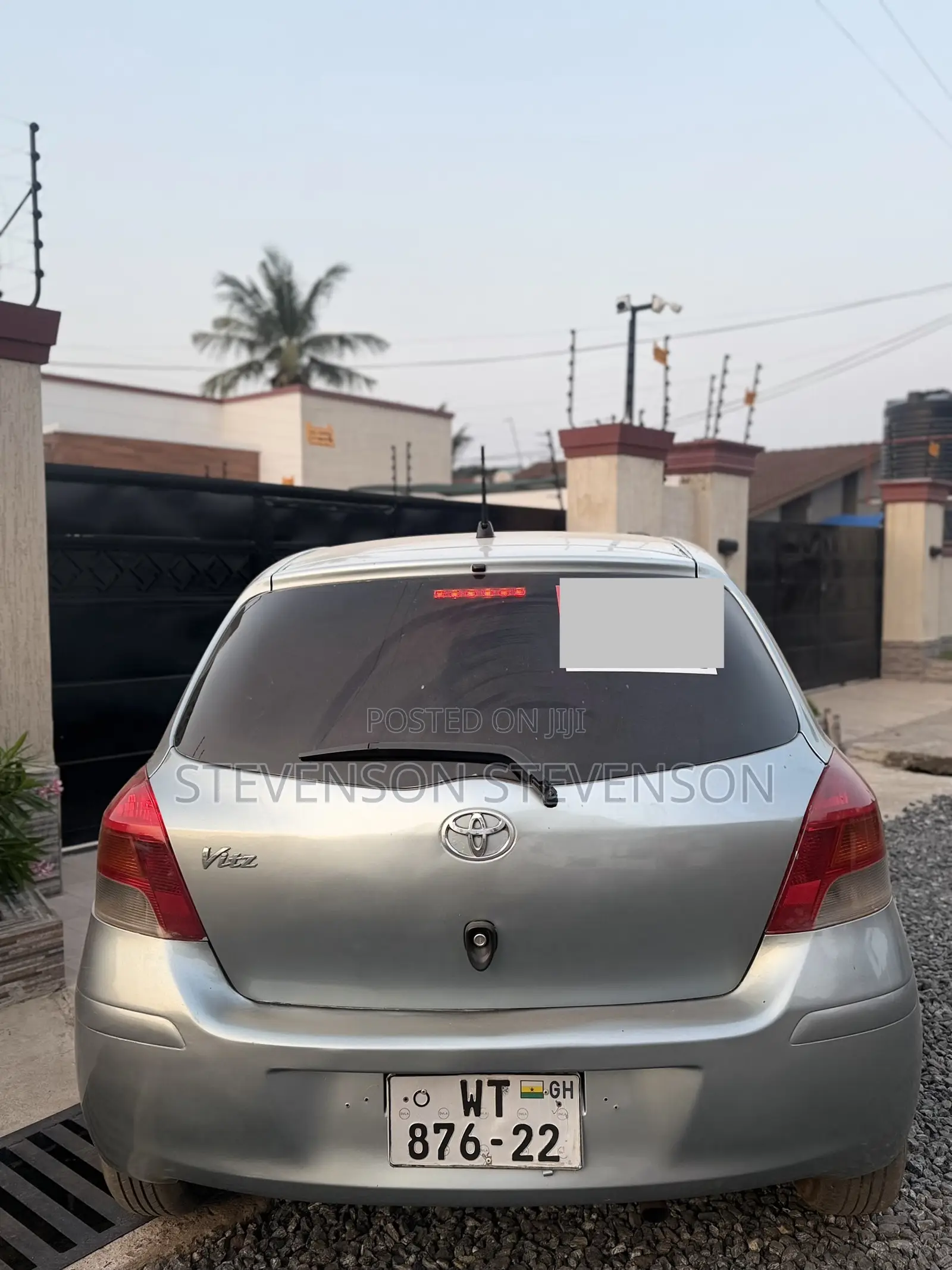 Toyota Vitz 1.0 FWD 3dr 2012 Gray