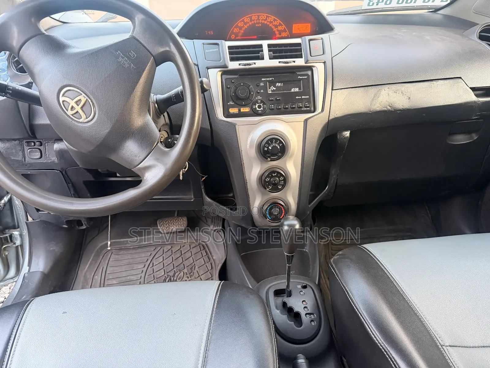 Toyota Vitz 1.0 FWD 3dr 2012 Gray