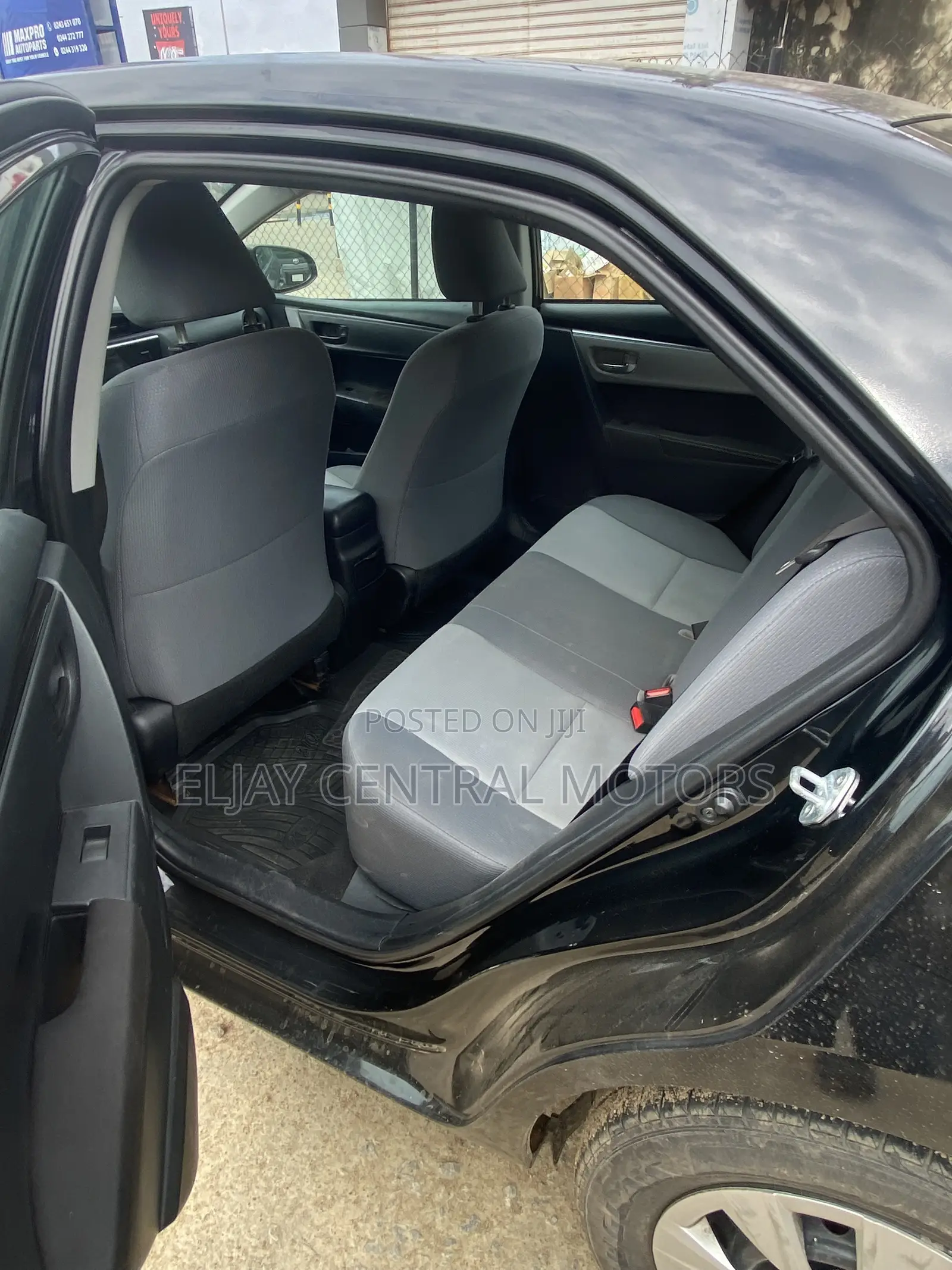 Toyota Corolla LE ECO w/Package 1 4dr Sedan (1.8L 4cyl CVT) 2017 Black