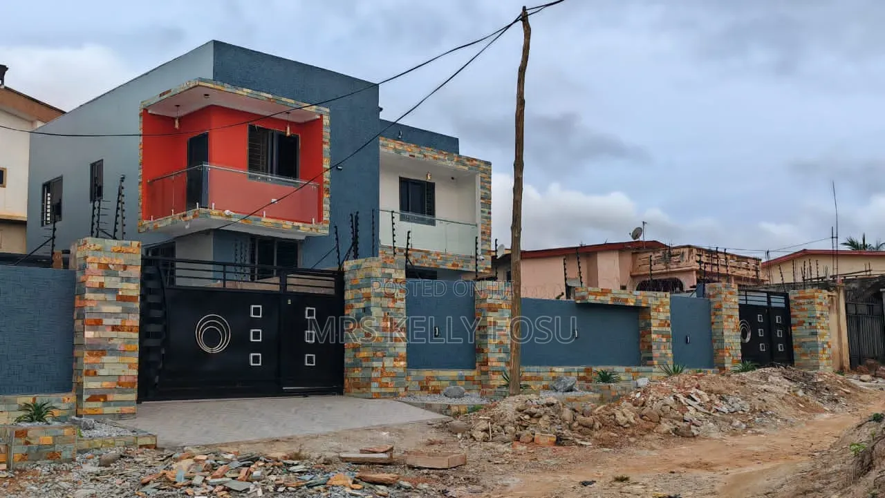 Furnished 5bdrm Apartment in Buokrom Estate F, Kumasi Metropolitan