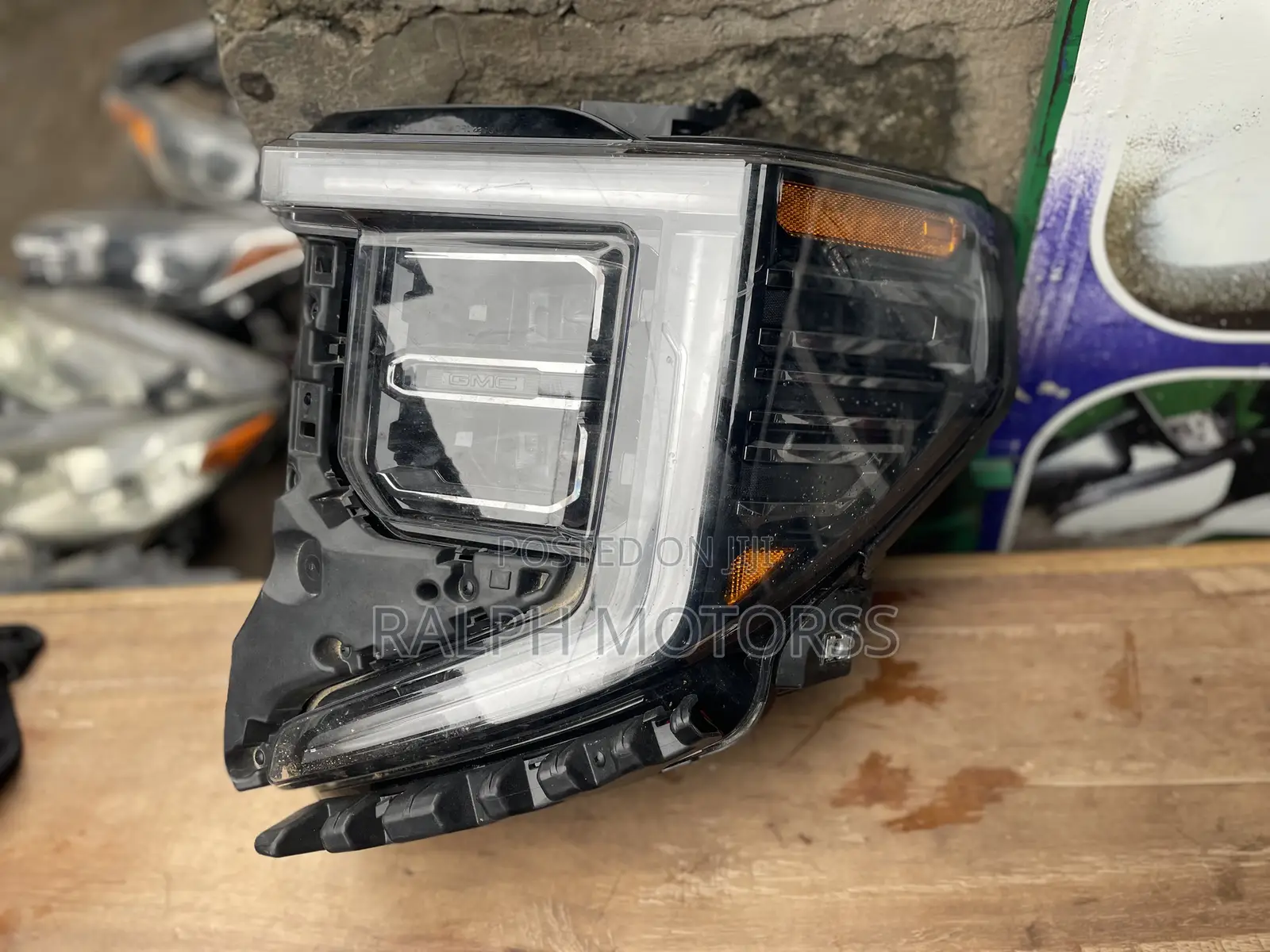 GMC Sierra 1500 2022-2024 Headlight