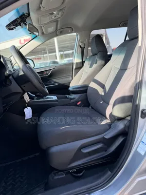 Toyota RAV4 LE 2021 Silver