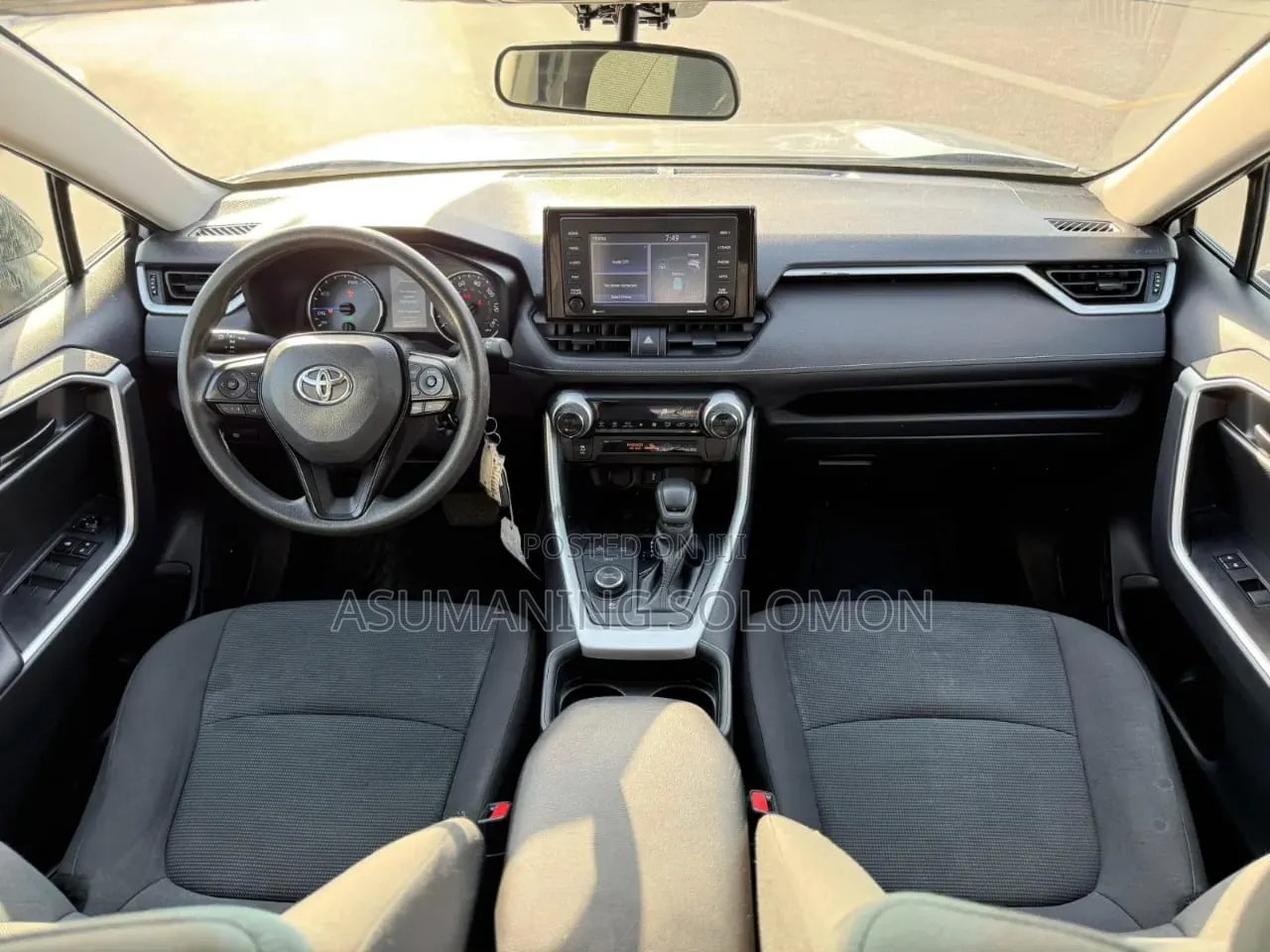 Toyota RAV4 LE 2021 Silver