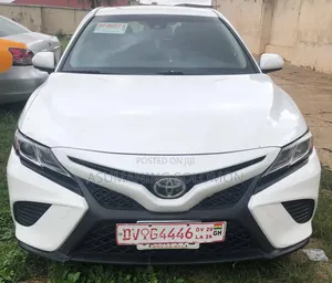 Toyota Camry SE 4dr Sedan (2.5L 4cyl 6A) 2017 White