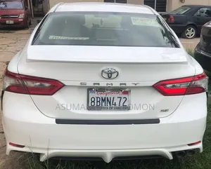 Toyota Camry SE 4dr Sedan (2.5L 4cyl 6A) 2017 White