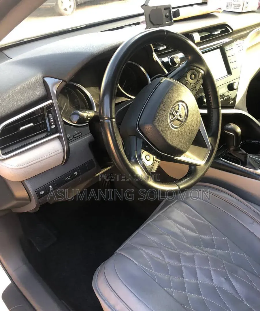 Toyota Camry SE 4dr Sedan (2.5L 4cyl 6A) 2017 White
