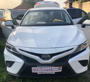 Toyota Camry SE 4dr Sedan (2.5L 4cyl 6A) 2017 White