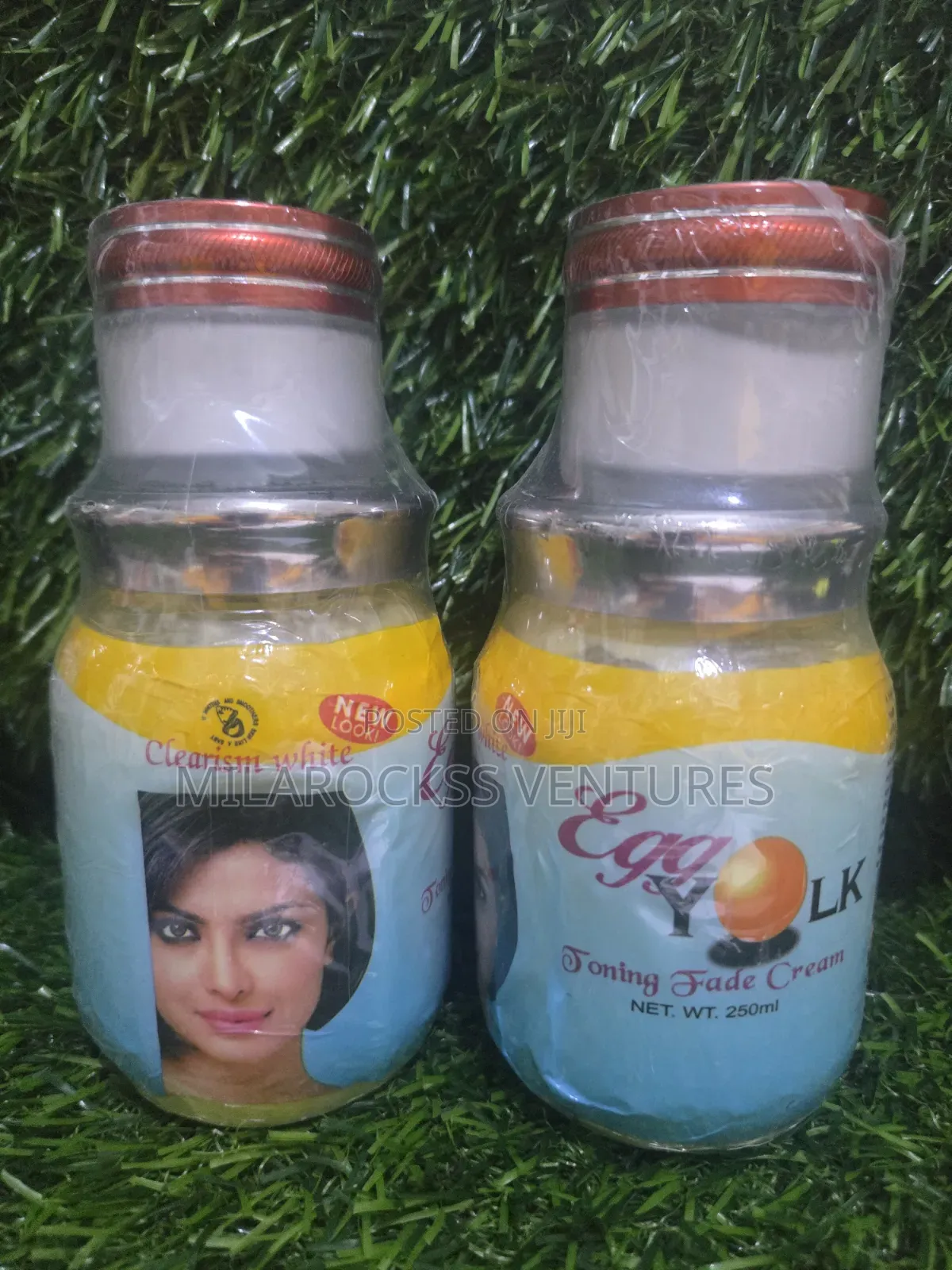 Clearosm White Egg Yolk Toning Fade Cream. 250ml.