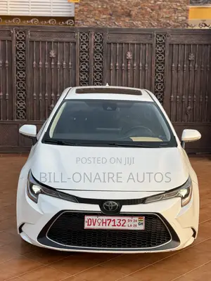 Toyota Corolla XLE 2020 White