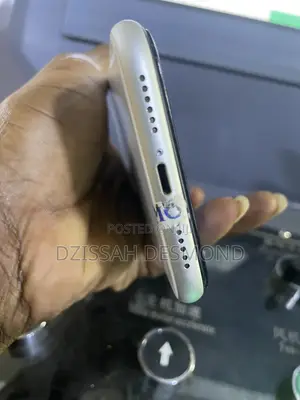 Apple iPhone 11 64 GB White