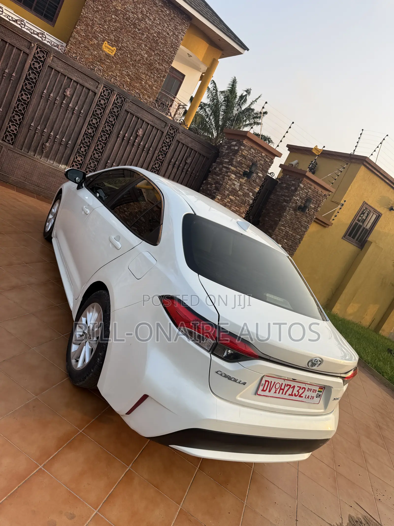 Toyota Corolla XLE 2020 White
