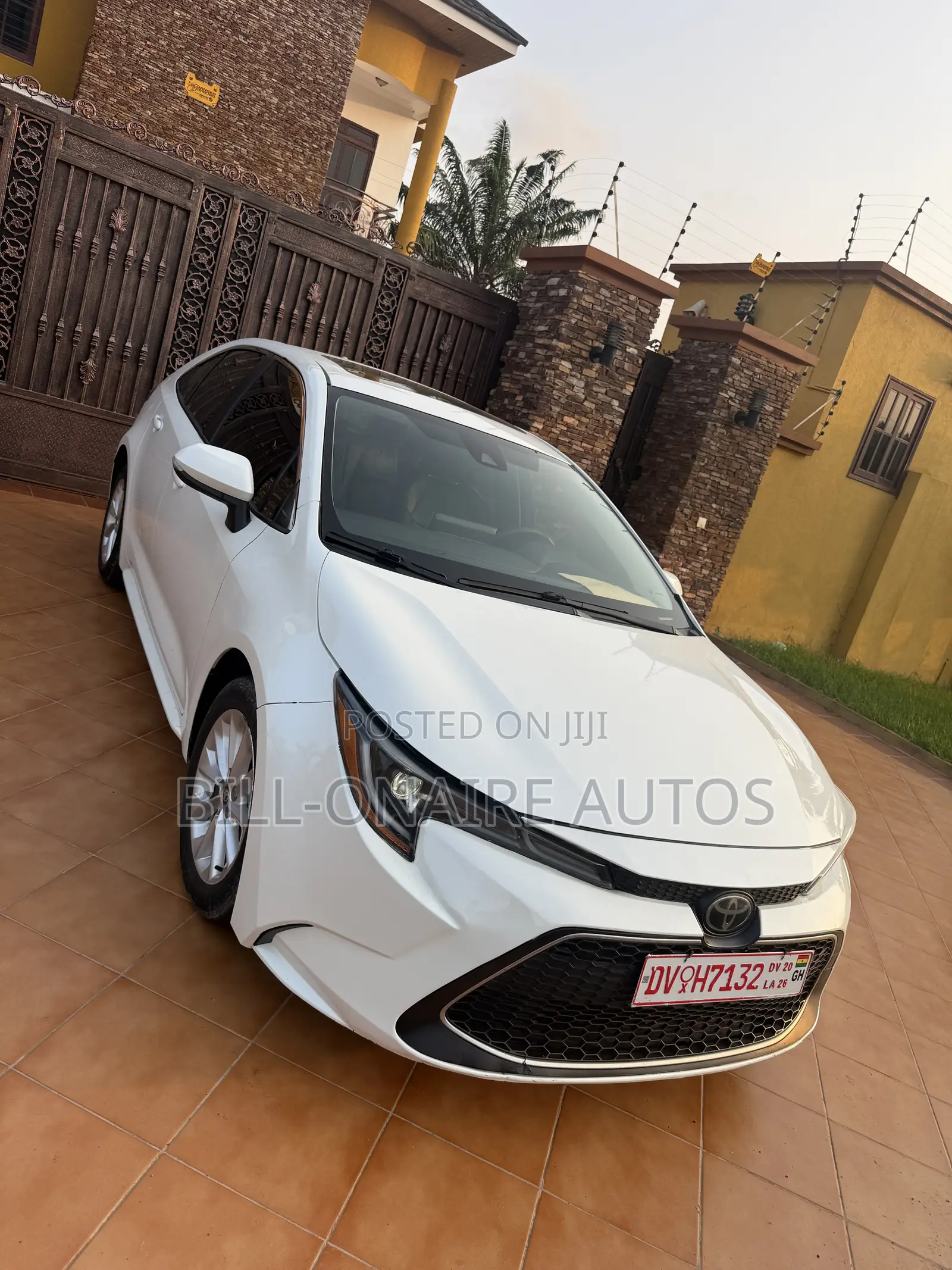 Toyota Corolla XLE 2020 White