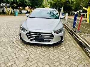 Hyundai Elantra SEL 2018 Silver