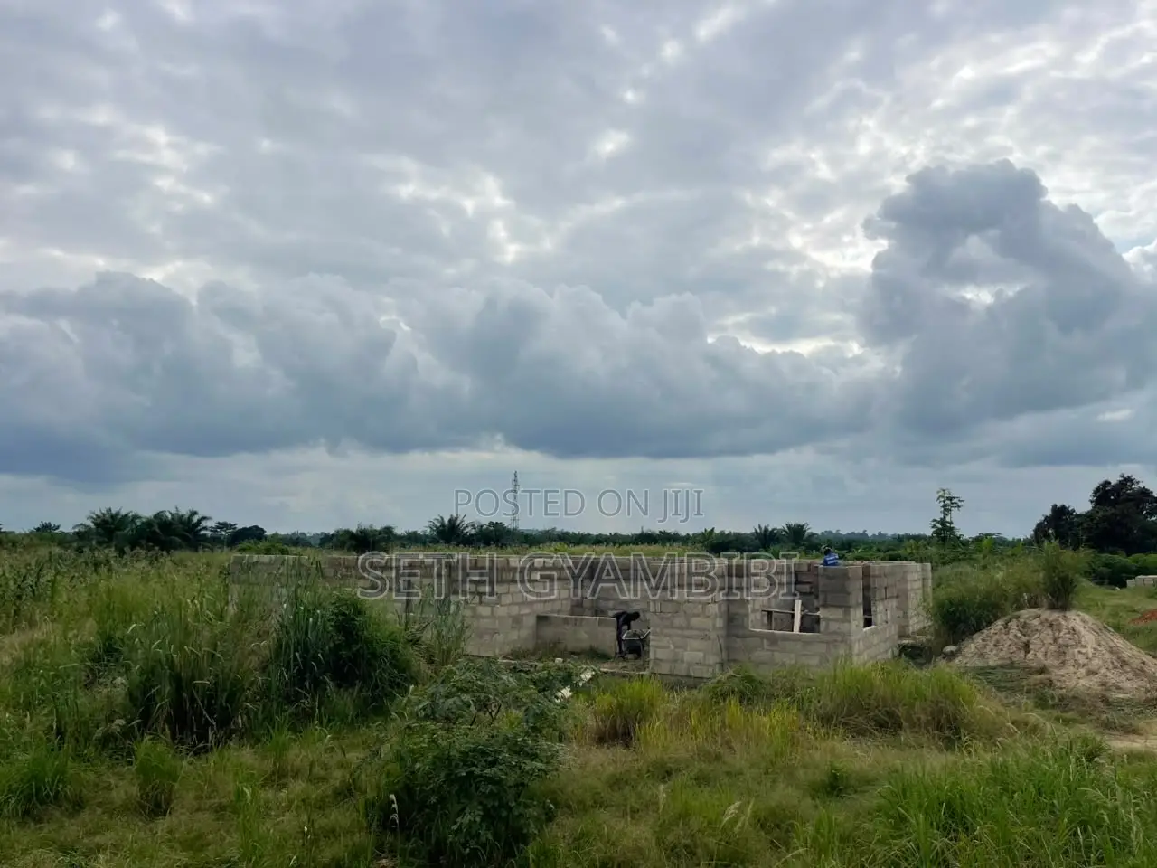 Uncompleted 14 Bedroom With Bar and Conference Hall for Hotel