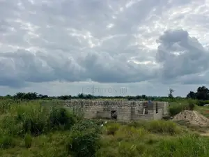 Uncompleted 14 Bedroom With Bar and Conference Hall for Hotel