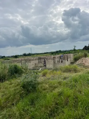 Uncompleted 14 Bedroom With Bar and Conference Hall for Hotel