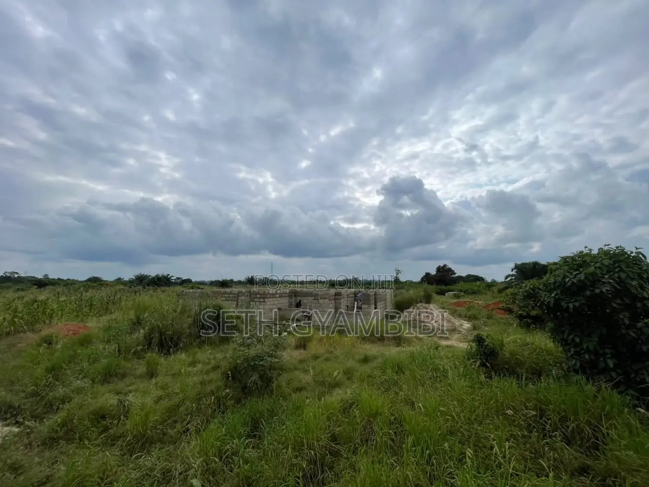 Uncompleted 14 Bedroom With Bar and Conference Hall for Hotel