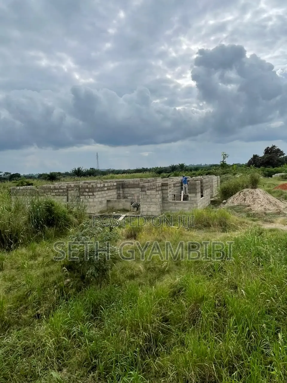 Uncompleted 14 Bedroom With Bar and Conference Hall for Hotel