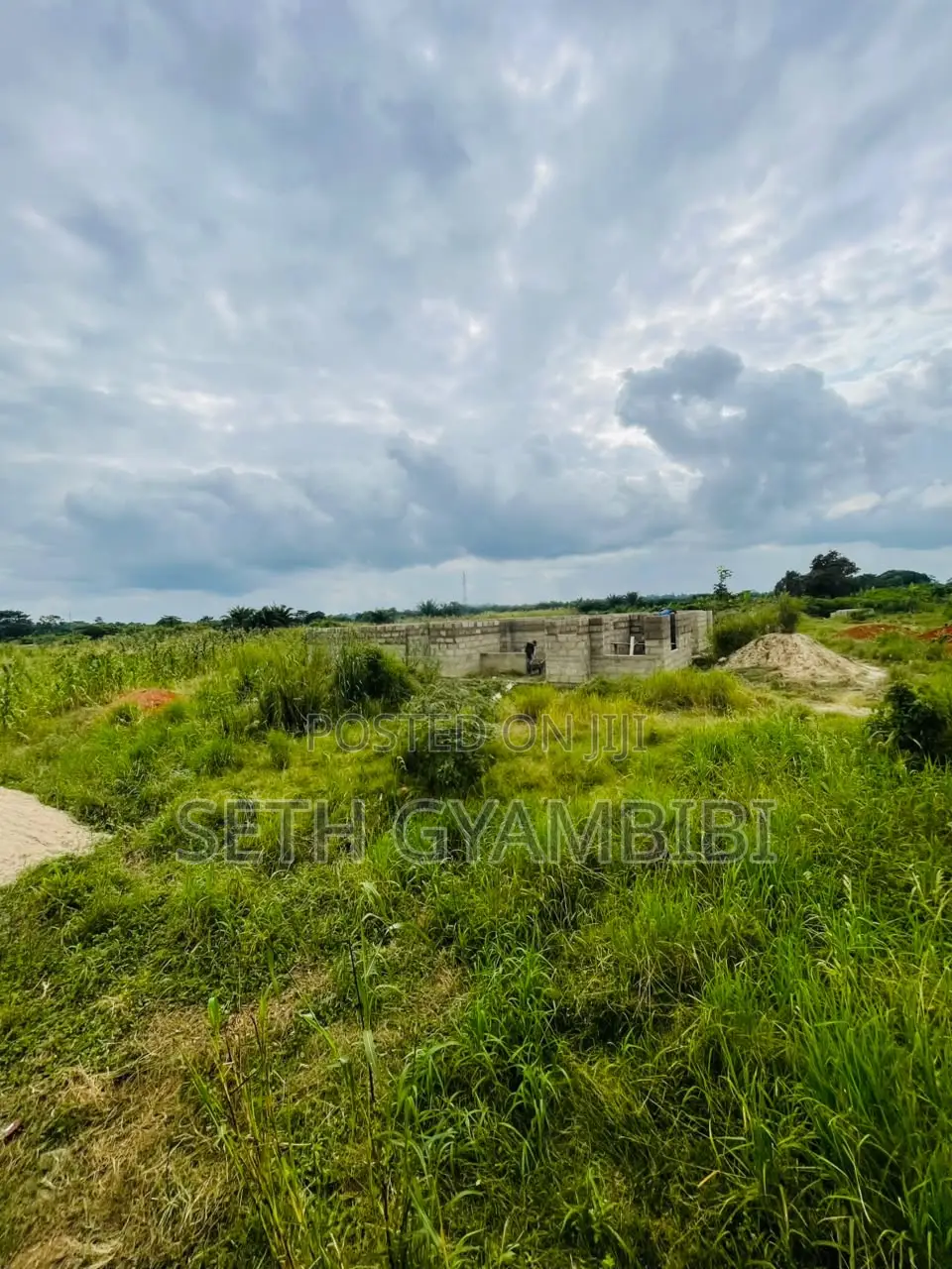 Uncompleted 14 Bedroom With Bar and Conference Hall for Hotel