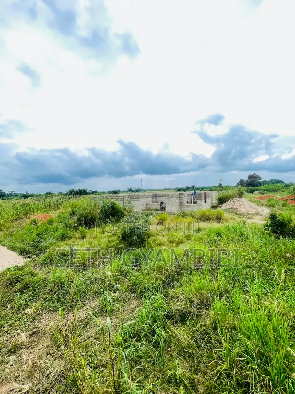 Uncompleted 14 Bedroom With Bar and Conference Hall for Hotel