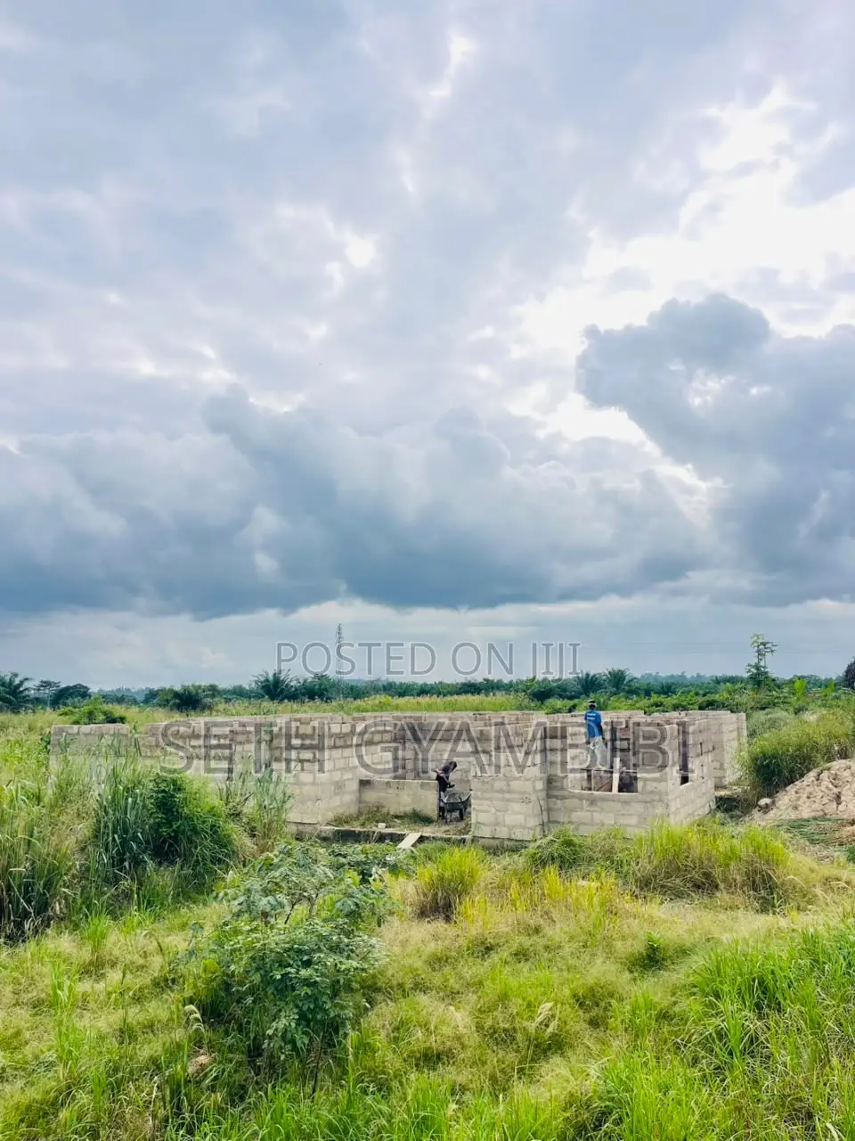 Uncompleted 14 Bedroom With Bar and Conference Hall for Hotel