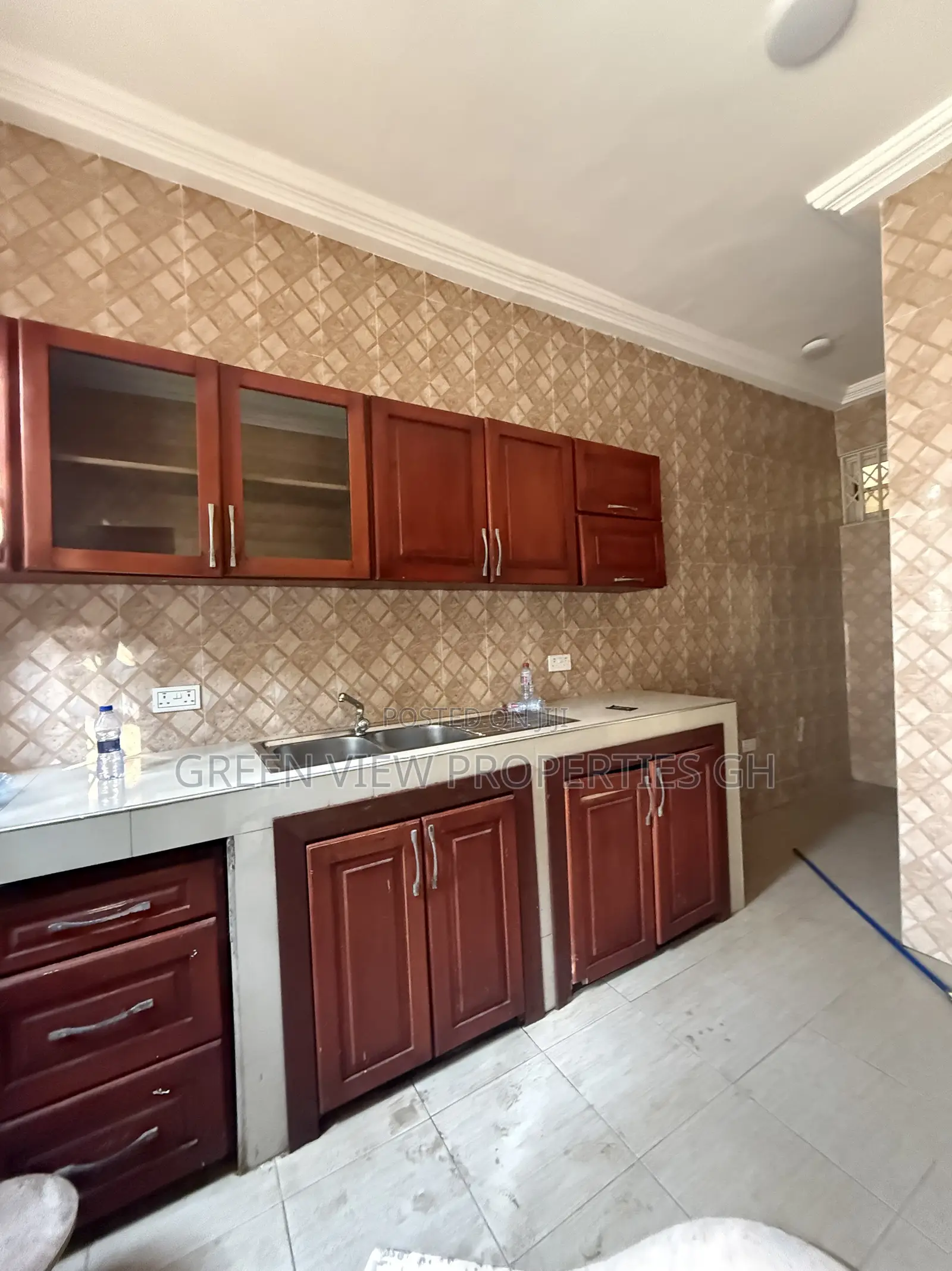 2bdrm Apartment in West Hills Mall Area for rent