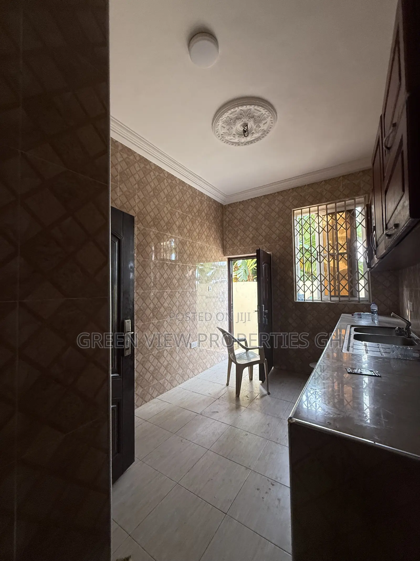 2bdrm Apartment in West Hills Mall Area for rent