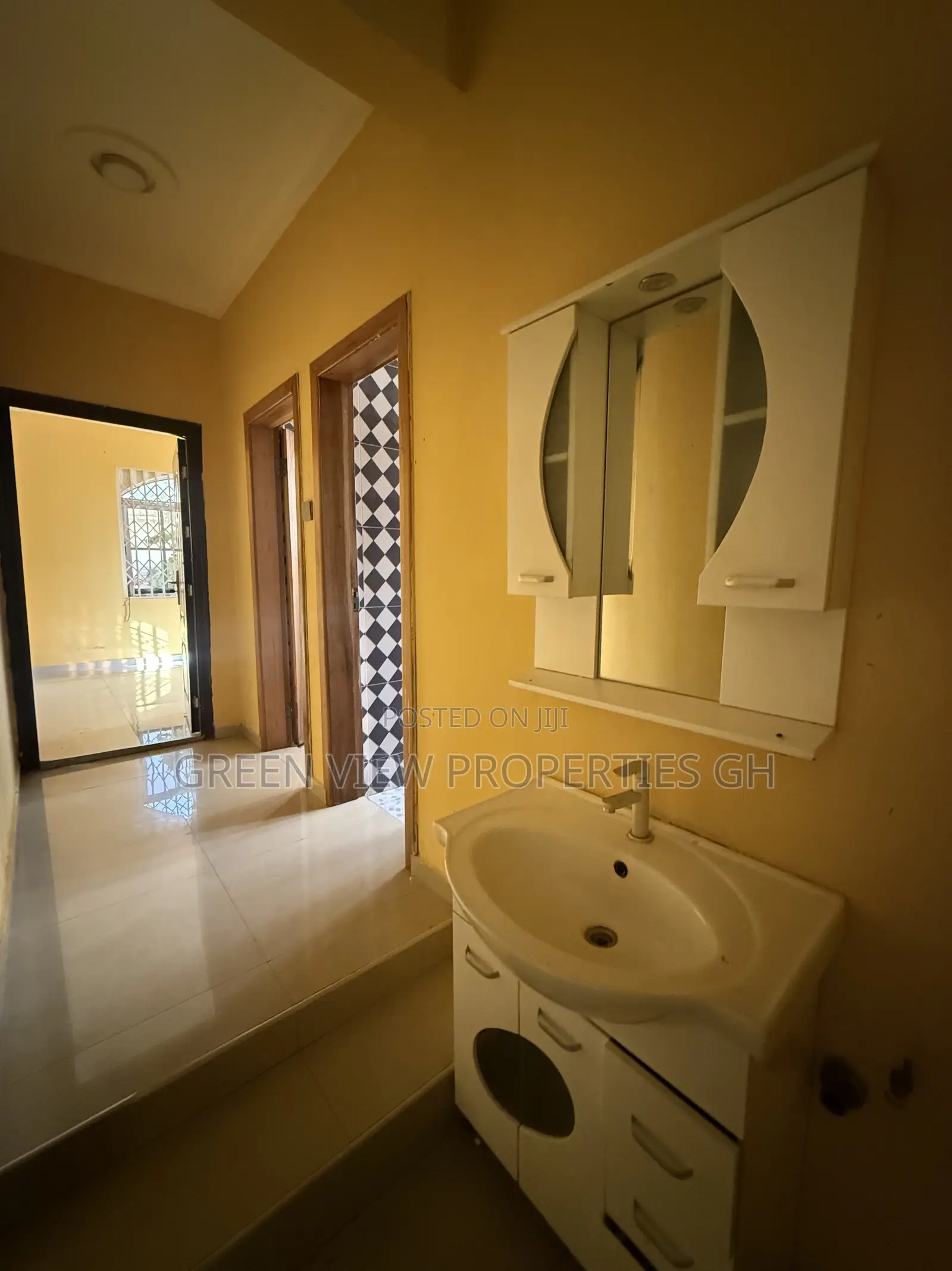 2bdrm Apartment in West Hills Mall Area for rent