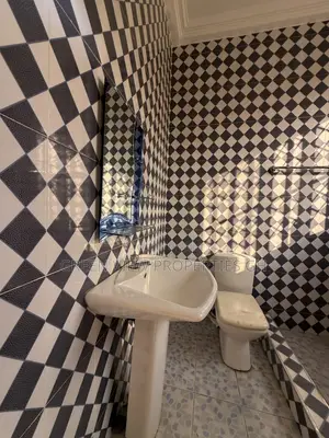 2bdrm Apartment in West Hills Mall Area for rent