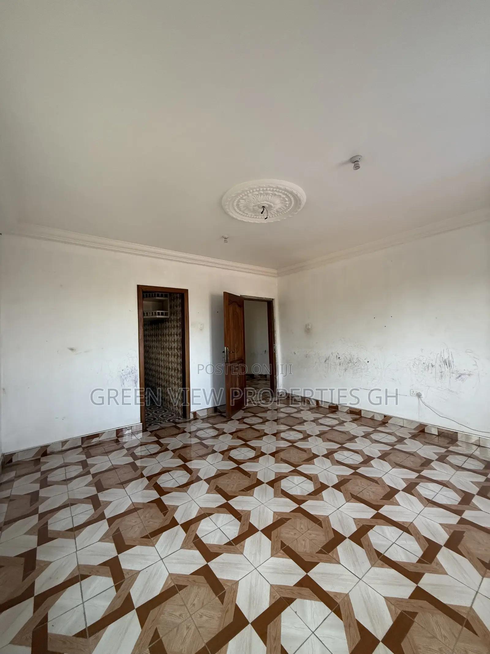 2bdrm Apartment in West Hills Mall Area for rent