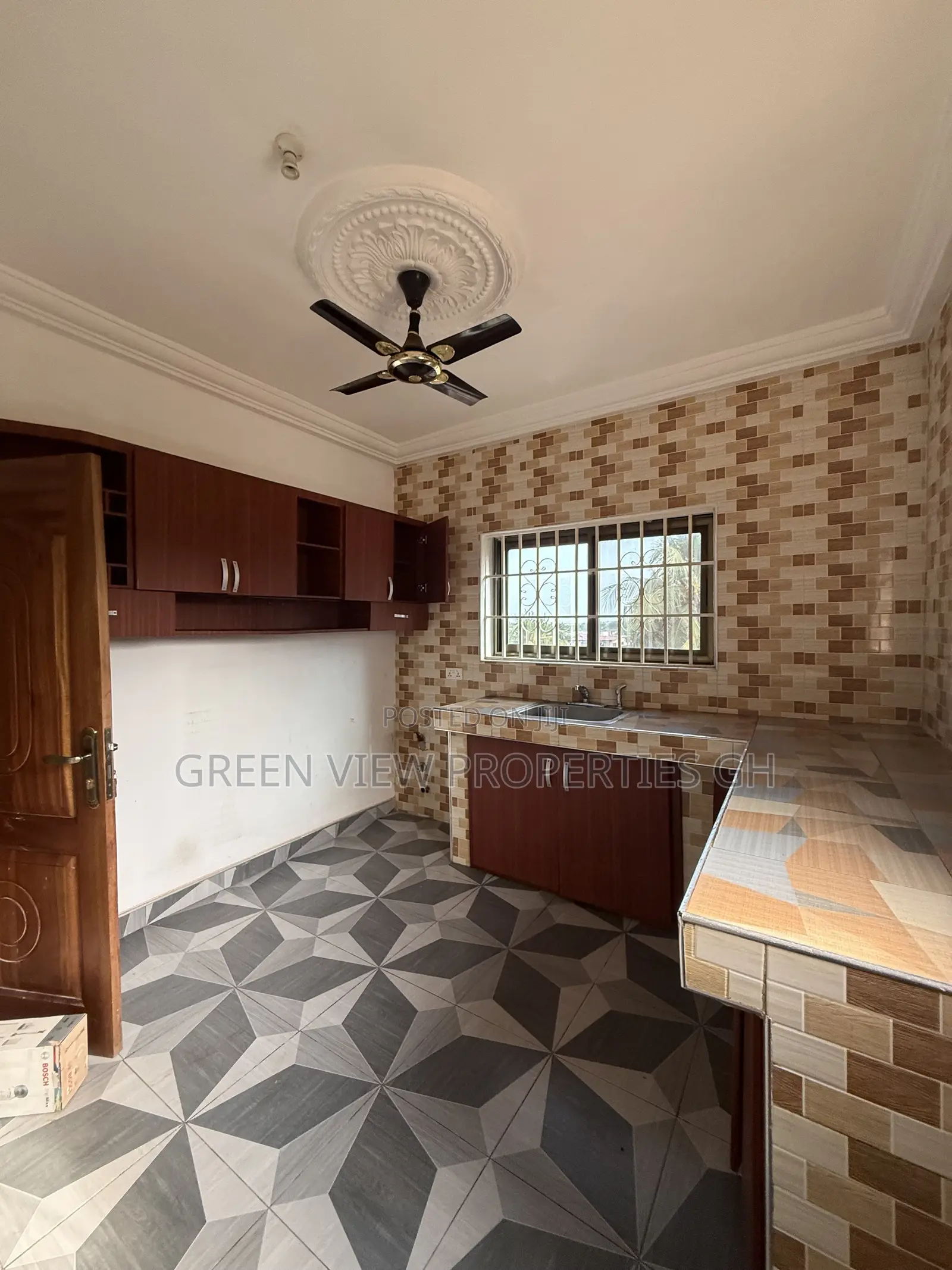 2bdrm Apartment in West Hills Mall Area for rent
