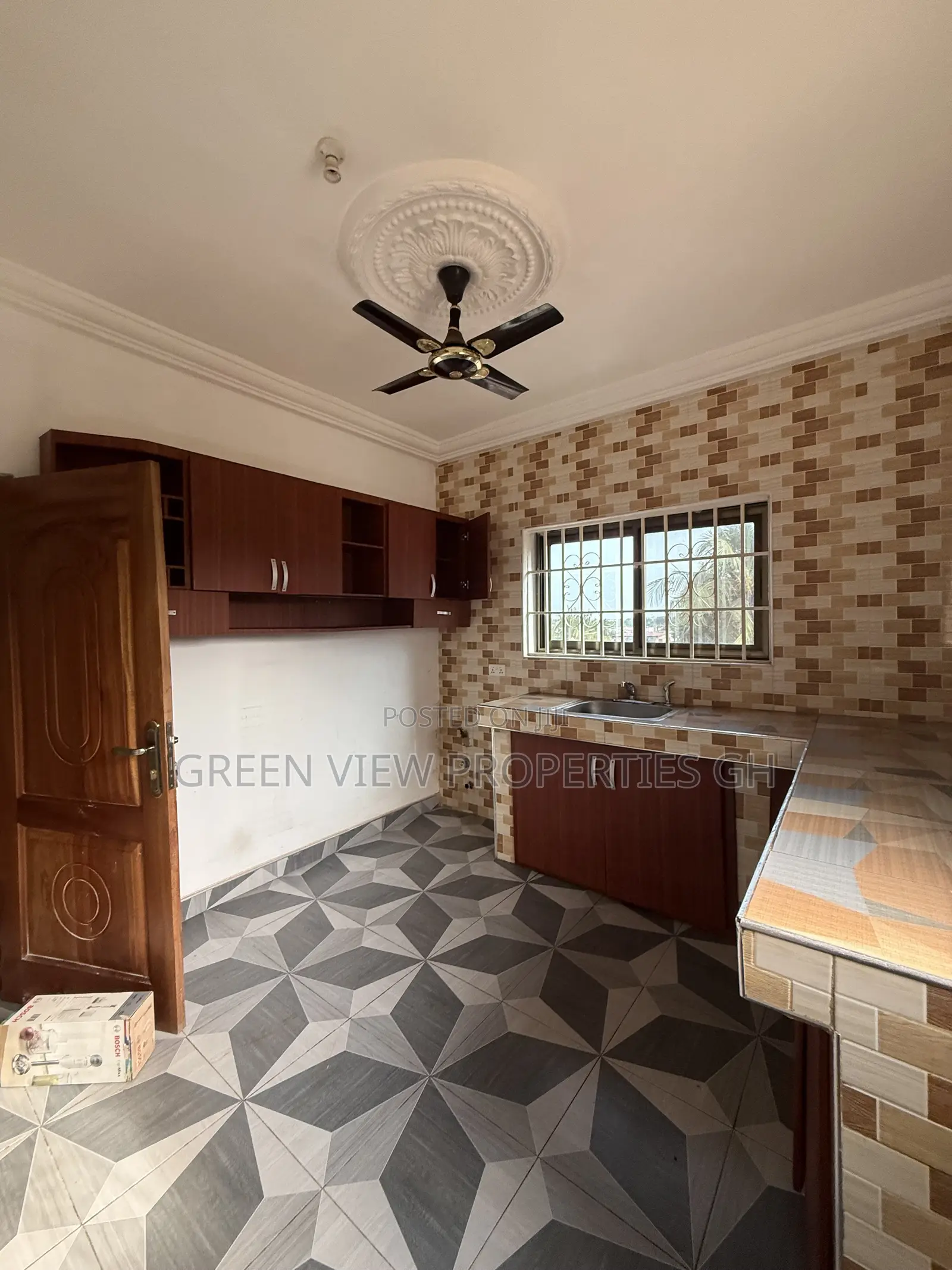 2bdrm Apartment in West Hills Mall Area for rent