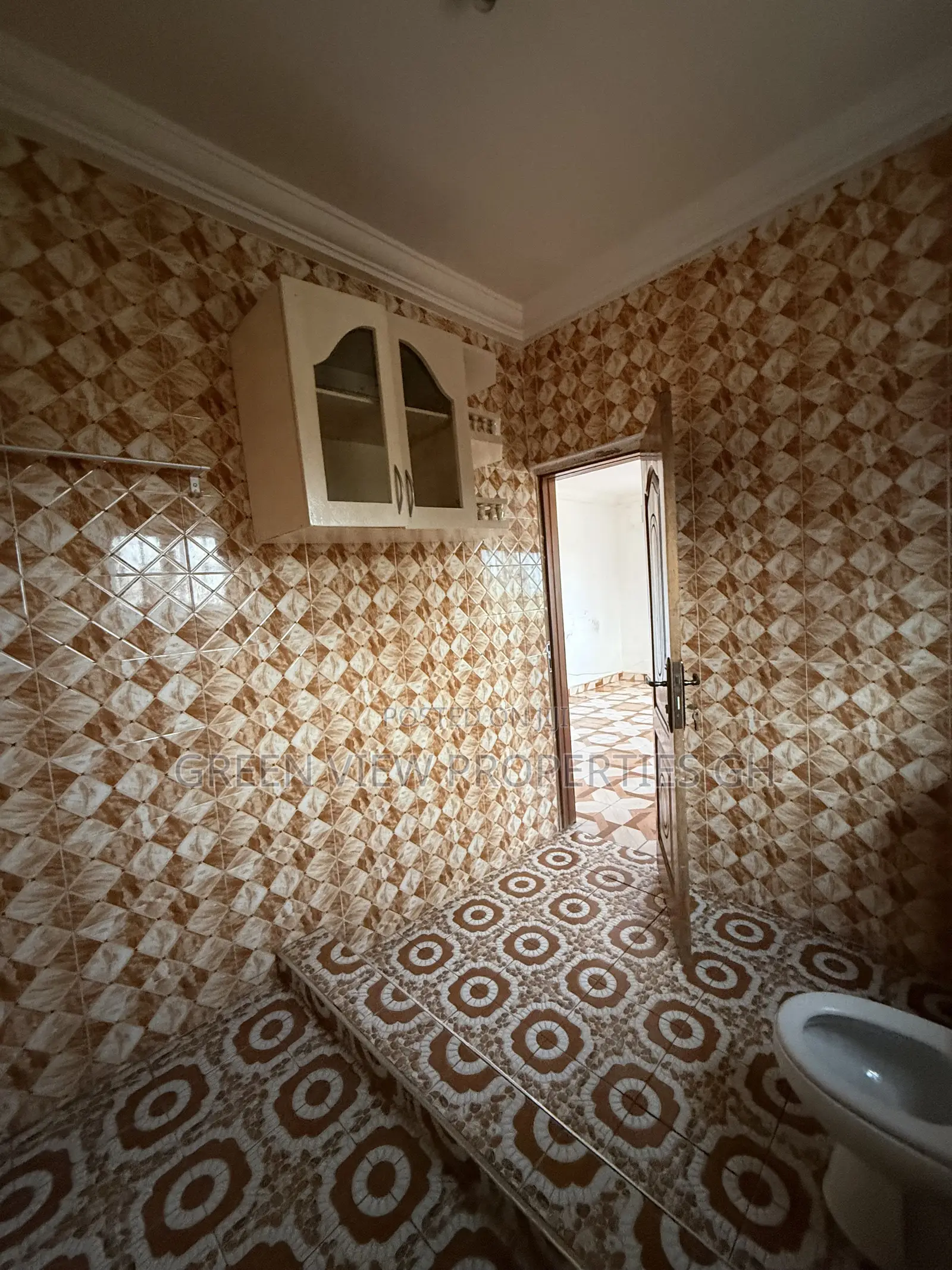 2bdrm Apartment in West Hills Mall Area for rent