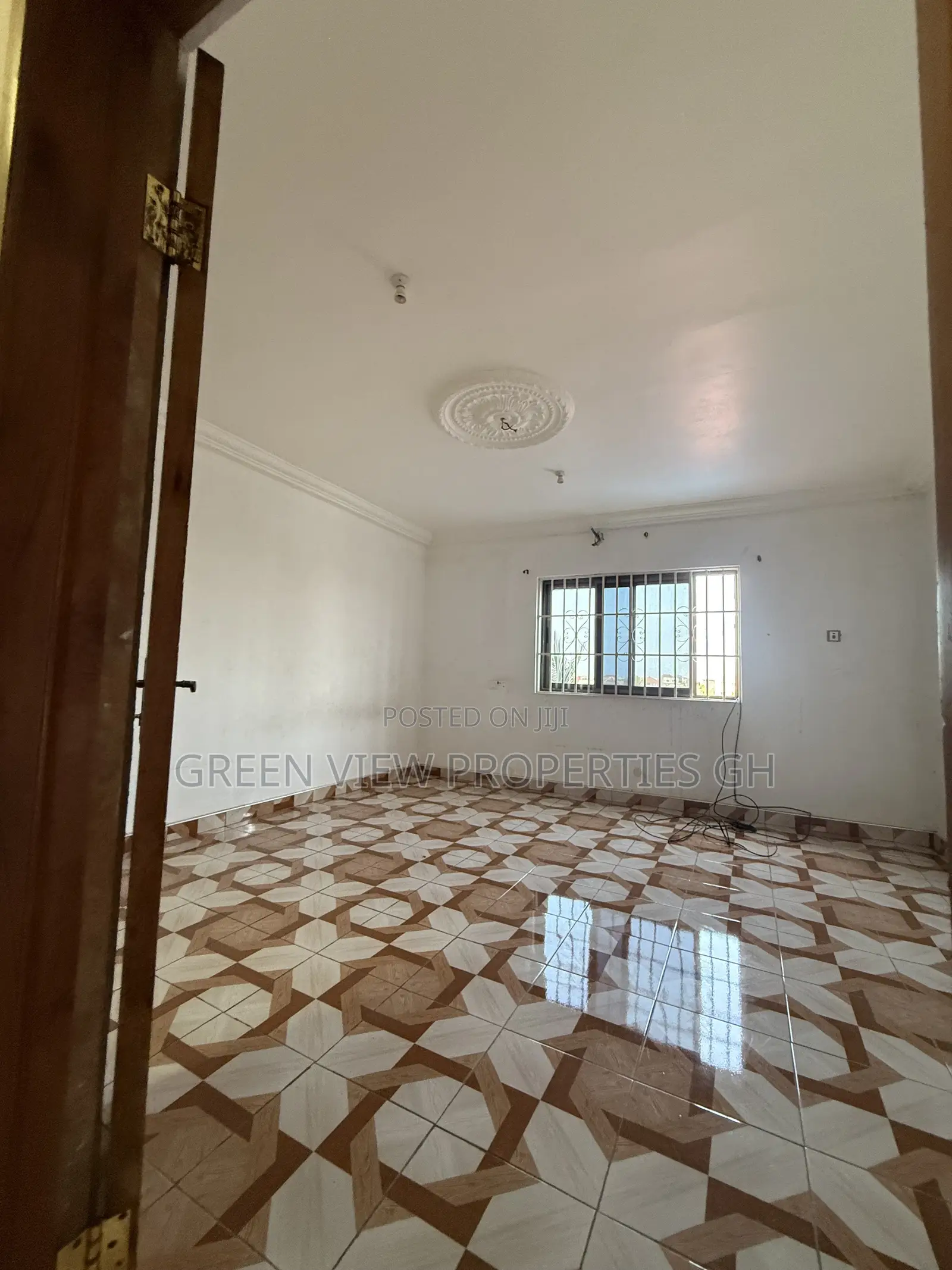 2bdrm Apartment in West Hills Mall Area for rent