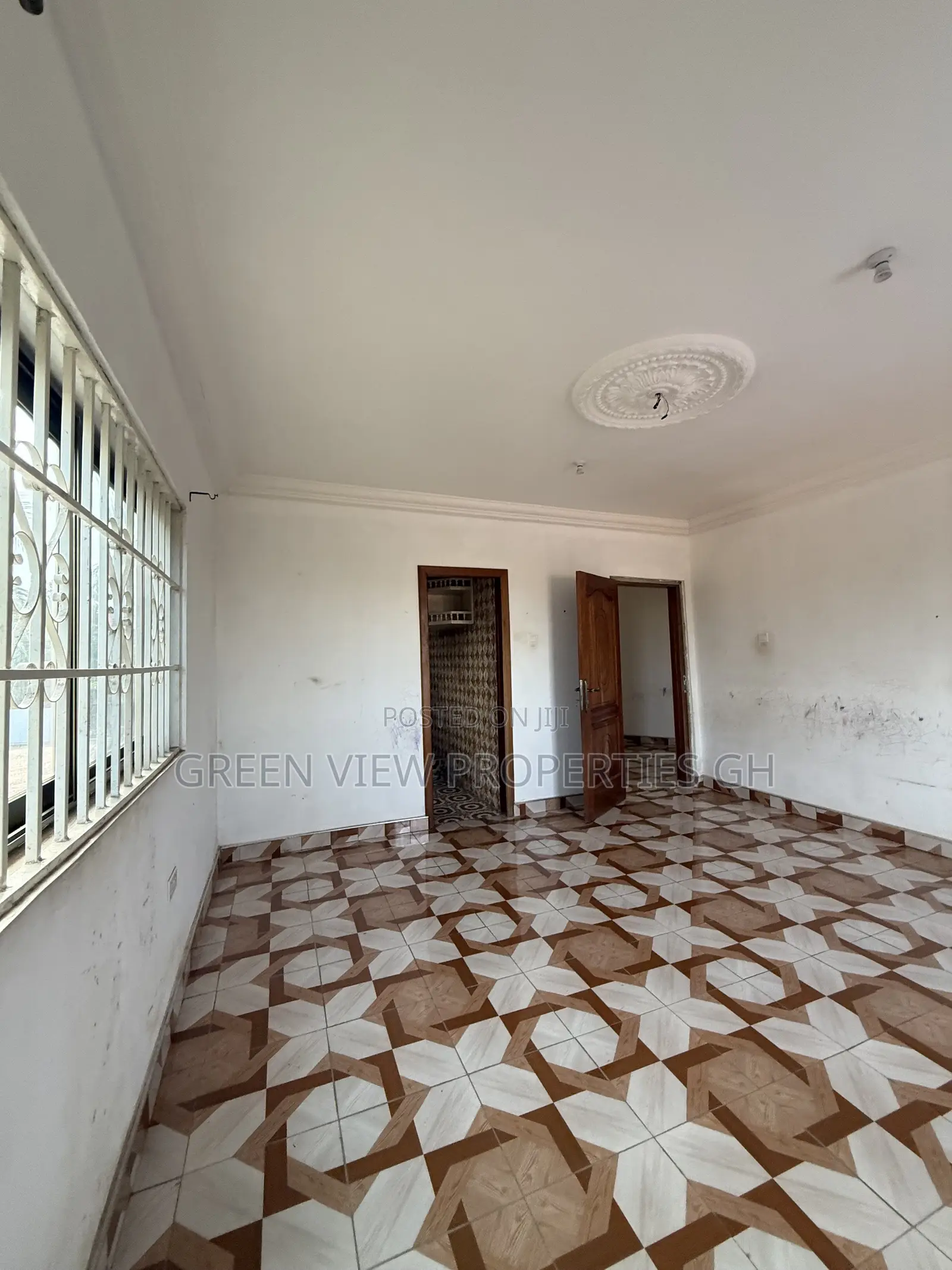 2bdrm Apartment in West Hills Mall Area for rent