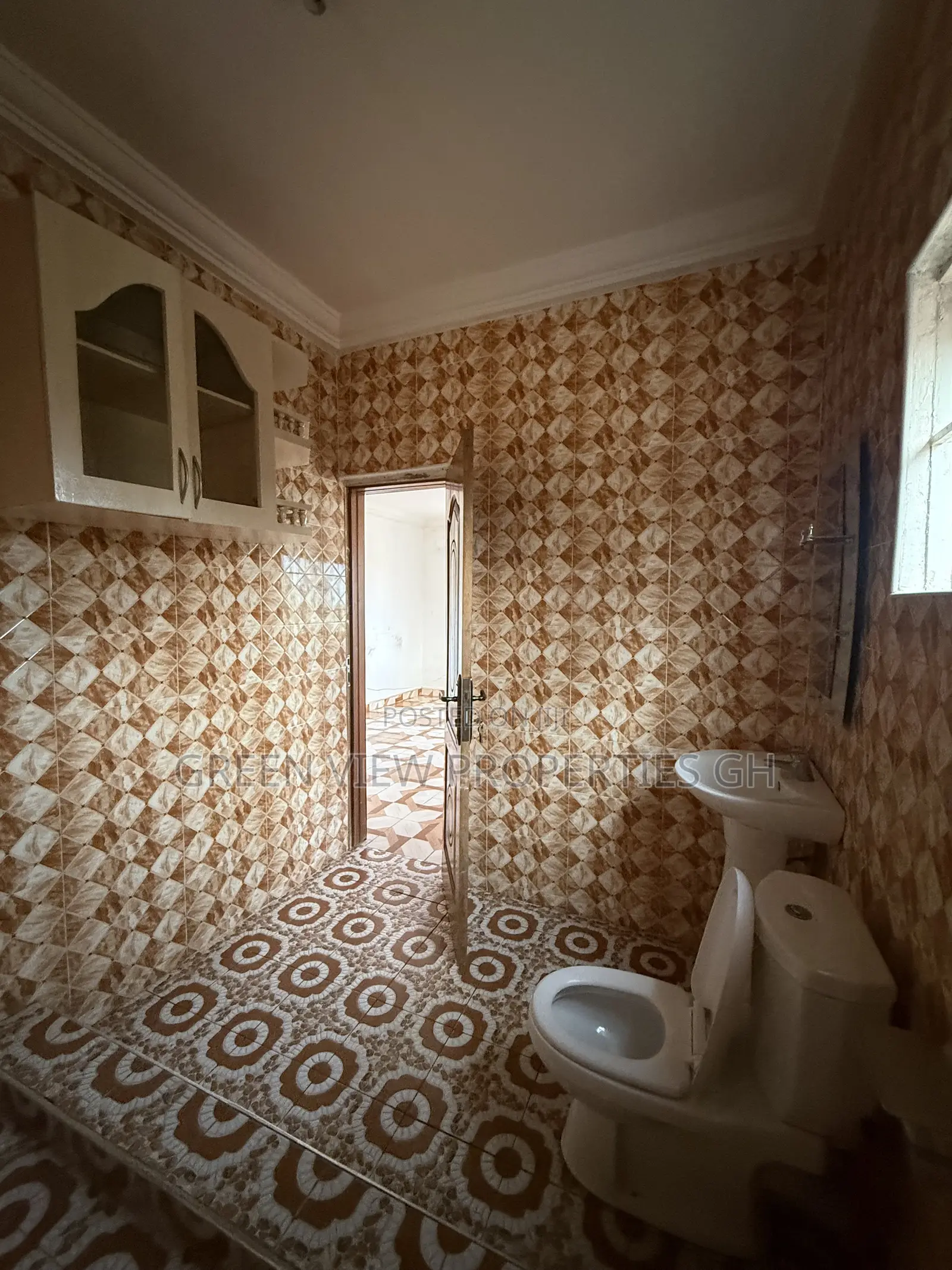 2bdrm Apartment in West Hills Mall Area for rent