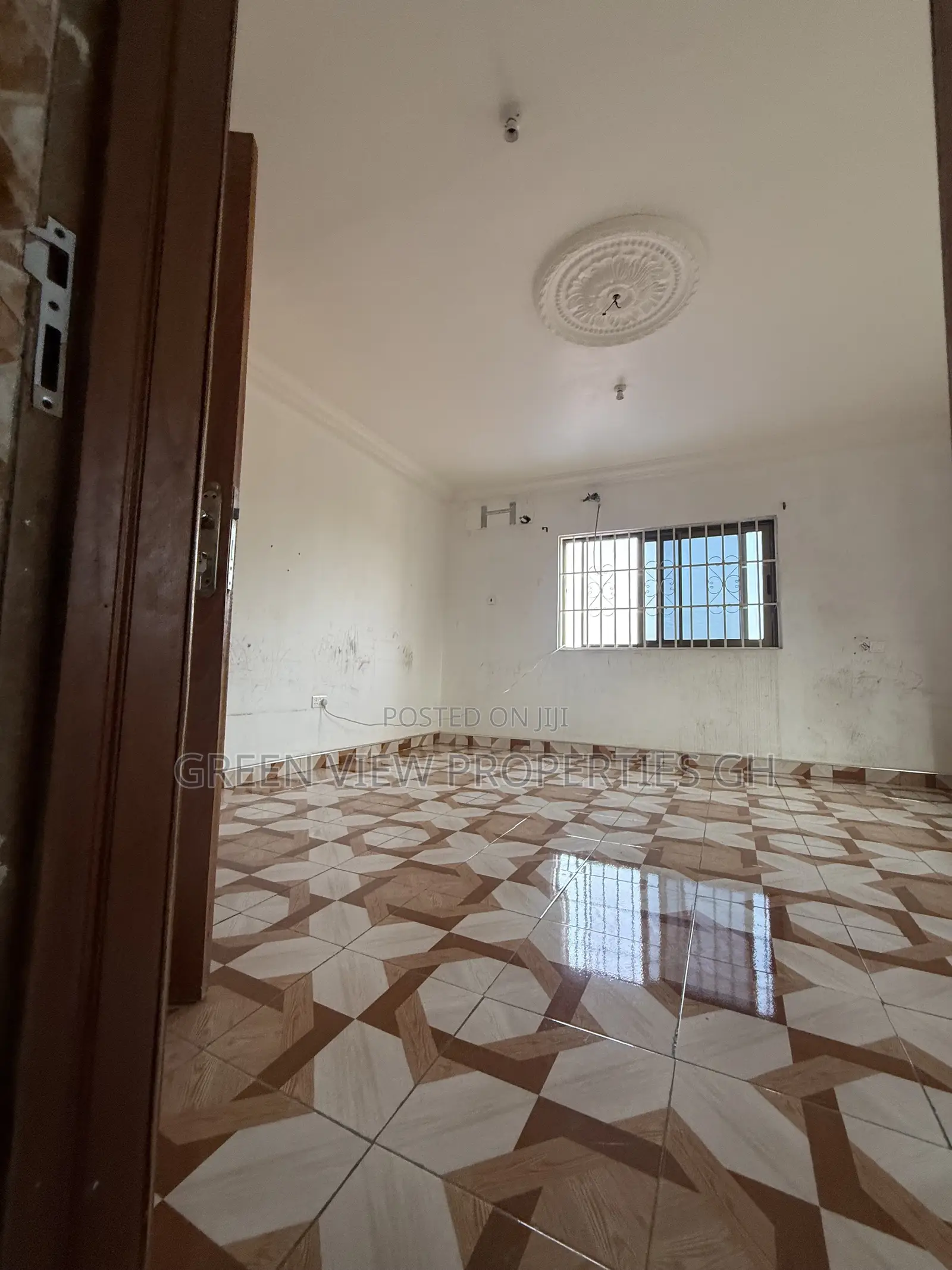 2bdrm Apartment in West Hills Mall Area for rent