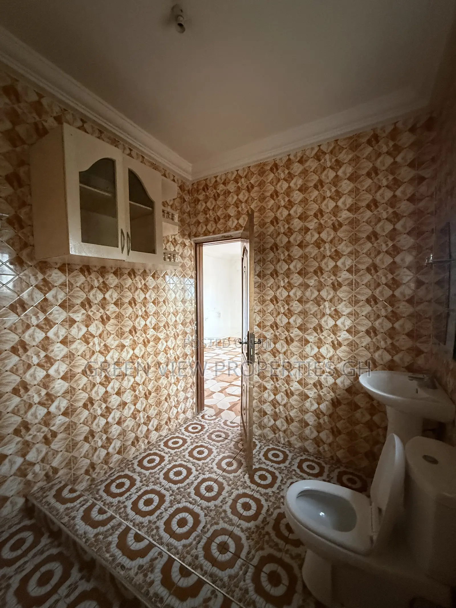 2bdrm Apartment in West Hills Mall Area for rent