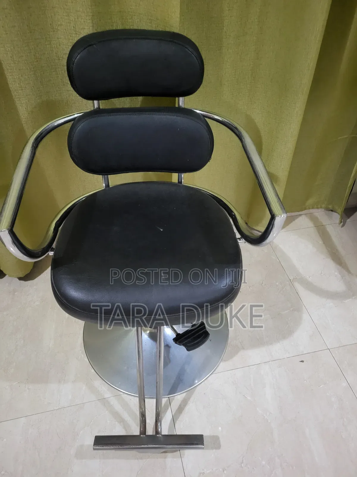Professional-Grade Hydraulic Salon/Barber Chair