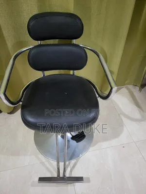Professional-Grade Hydraulic Salon/Barber Chair