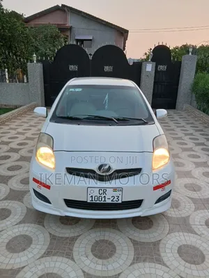 Toyota Vitz 2010 White